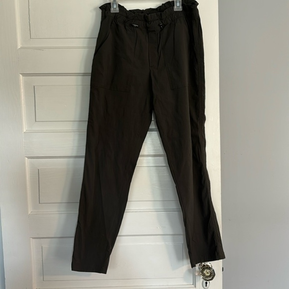 Athleta Gathered Wasit Hiking Pant